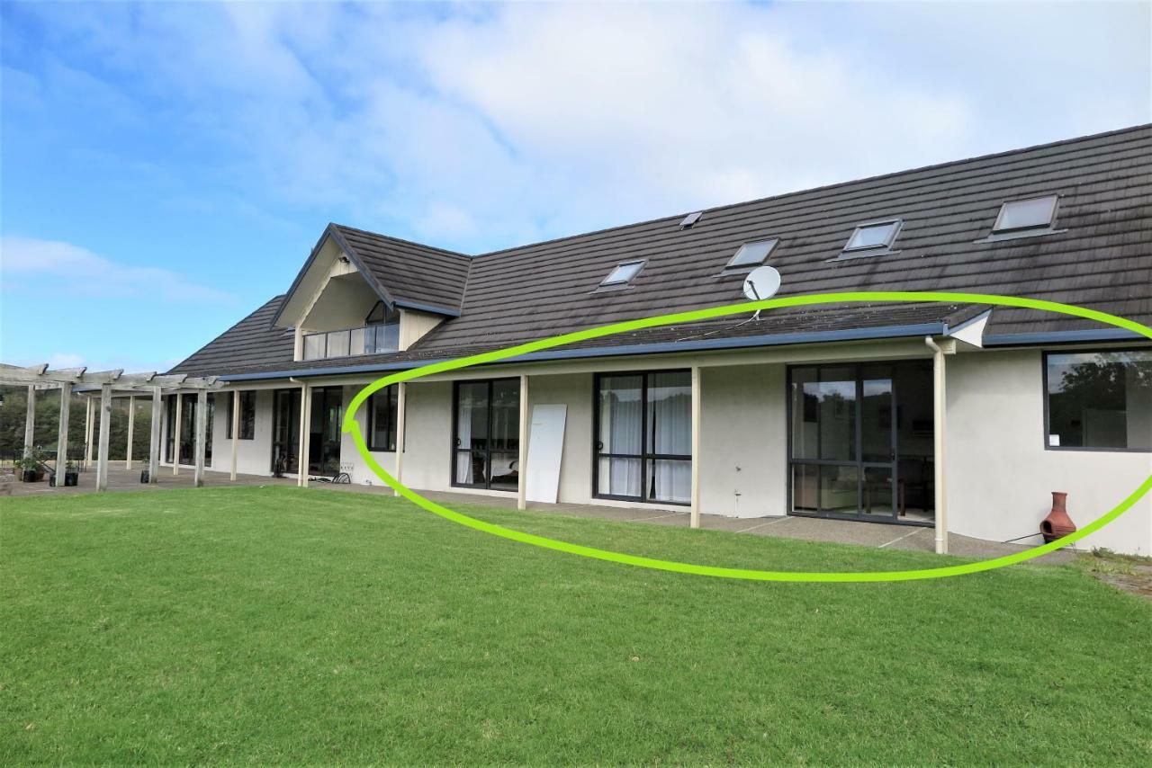 Kaka Lodge At Kotare House Tawharanui Екстериор снимка